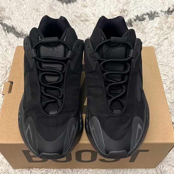 Yeezy 700 mnvn - Picture 2 of 9